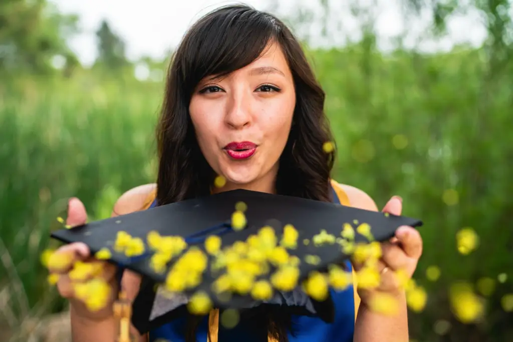 ideas de fotos de graduación al aire libre